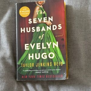 The Seven Husbands of Evelyn Hugo by Taylor Jenkins Reid - Paperback